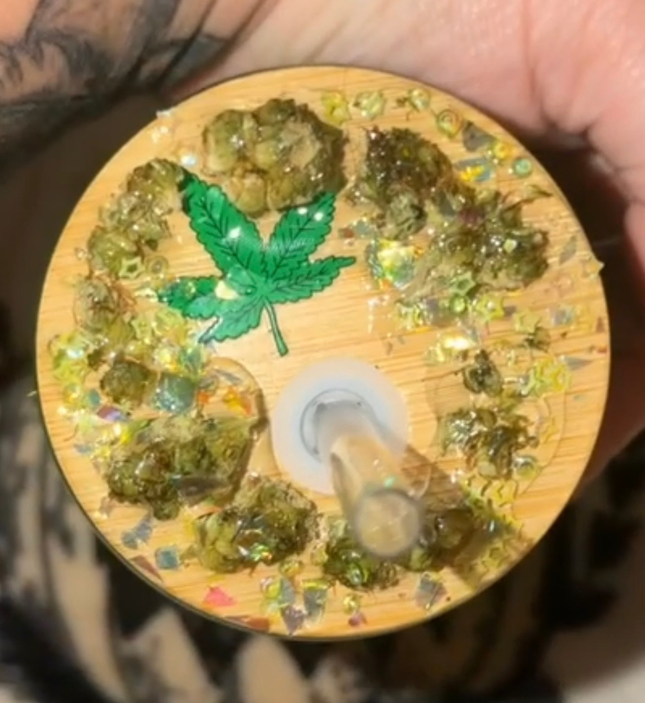 Surprise Lid Decoration